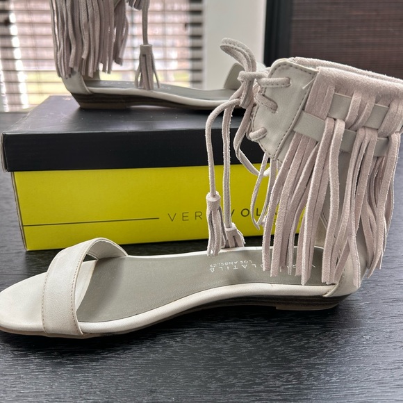 Very Volatile Aubrey ICE Fringe Sandal Women's Size 7 NEW IN BOX Light Gray - Picture 7 of 10